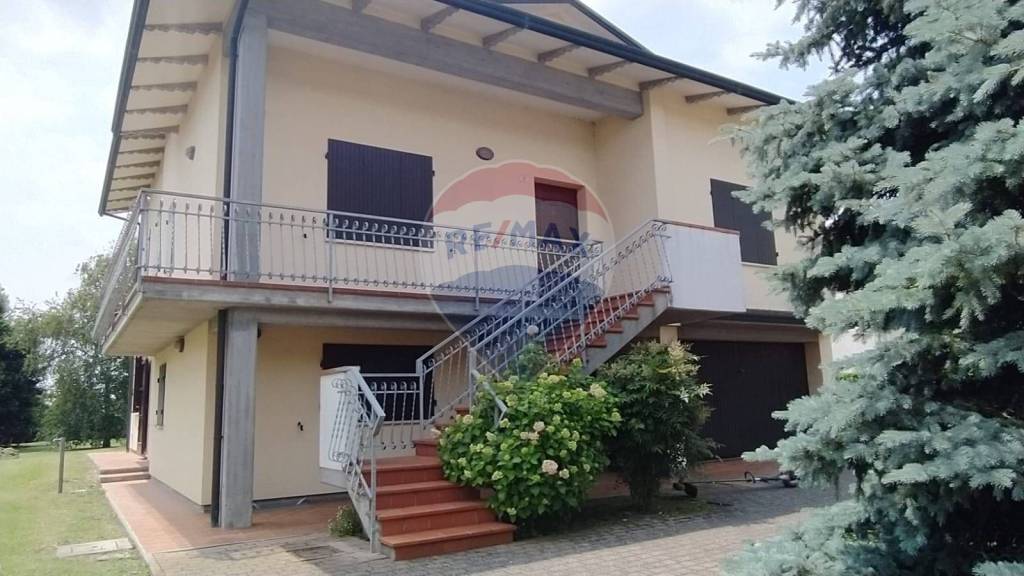 casa indipendente in vendita a Lugo in zona Voltana