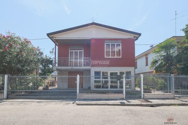 casa indipendente in vendita a Lugo