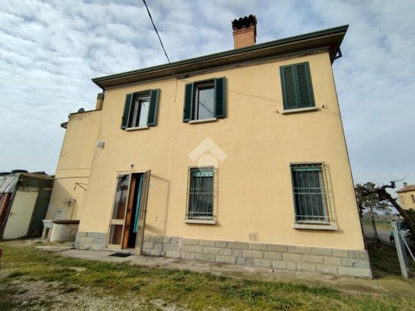 casa indipendente in vendita a Lugo in zona Bizzuno