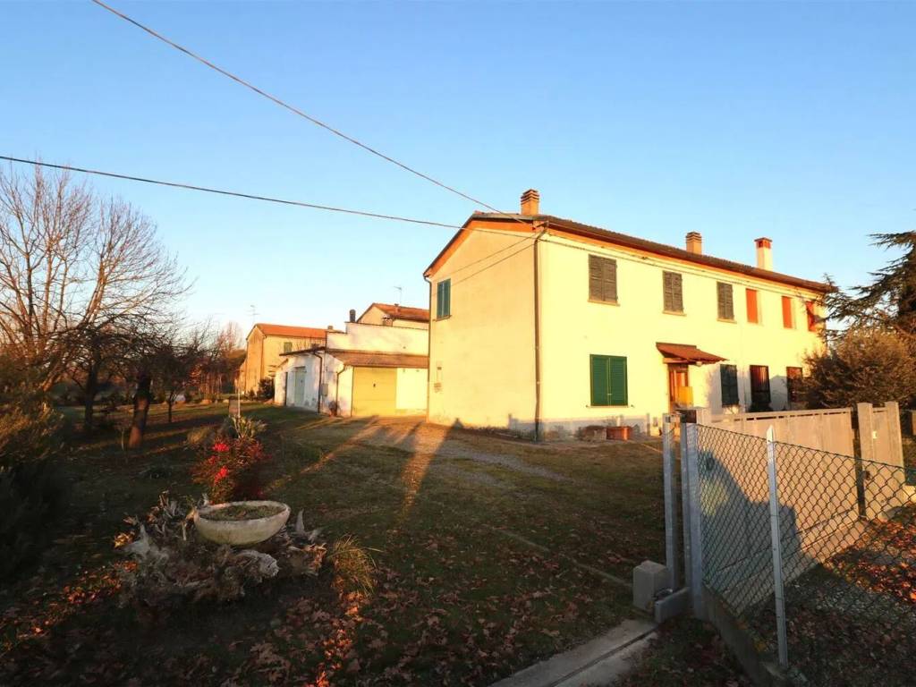 casa indipendente in vendita a Lugo