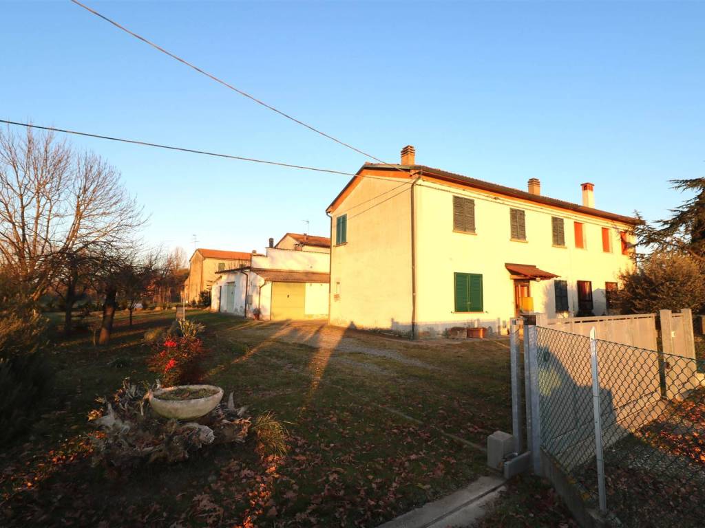 casa indipendente in vendita a Lugo