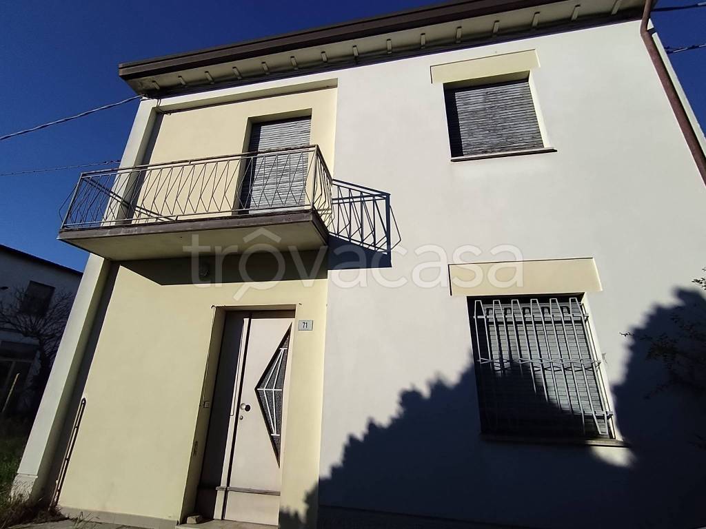 casa indipendente in vendita a Lugo in zona Voltana
