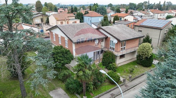 casa indipendente in vendita a Lugo in zona Voltana