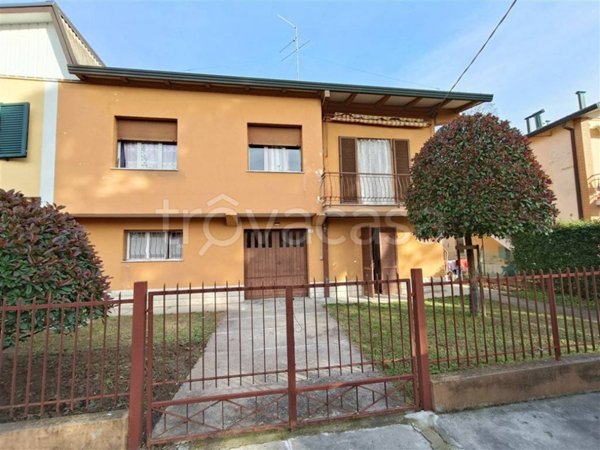 casa indipendente in vendita a Lugo
