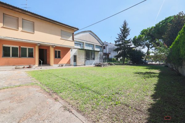 casa indipendente in vendita a Lugo
