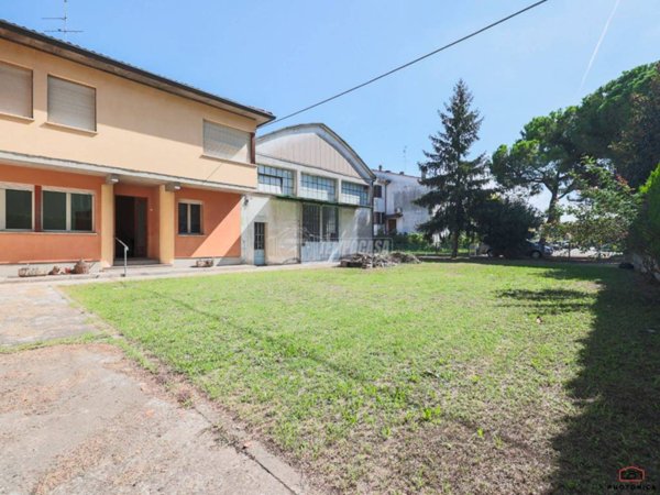 casa indipendente in vendita a Lugo