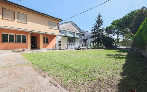 casa indipendente in vendita a Lugo