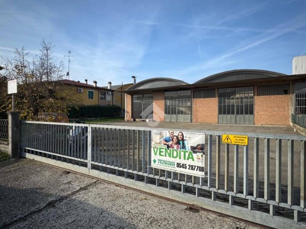 capannone in vendita a Lugo