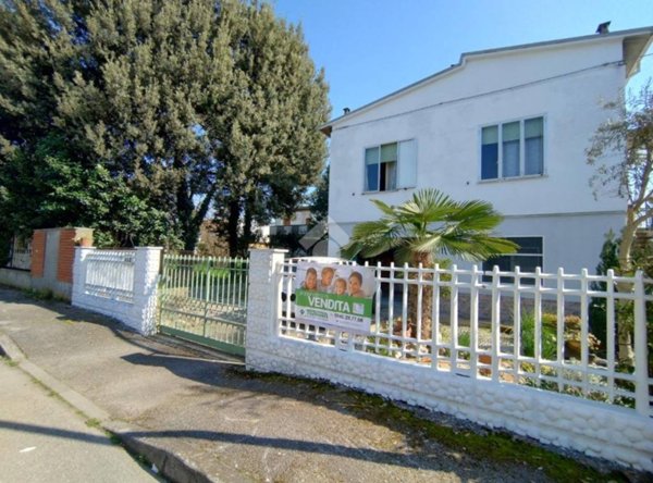 casa indipendente in vendita a Lugo