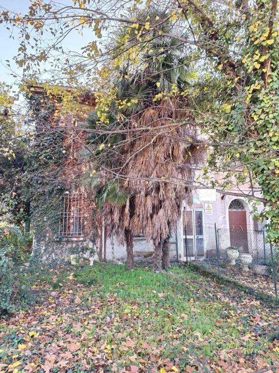 casa indipendente in vendita a Lugo