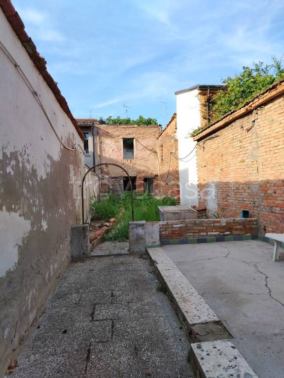 casa indipendente in vendita a Lugo