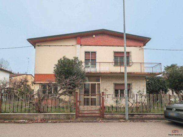 casa indipendente in vendita a Lugo in zona Ca' di Lugo