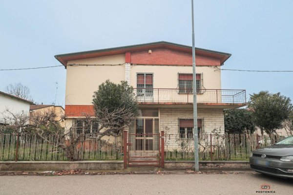 casa indipendente in vendita a Lugo in zona Ca' di Lugo