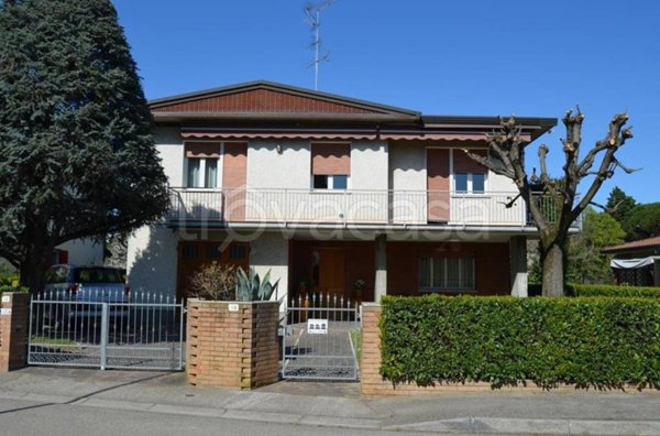 casa indipendente in vendita a Lugo