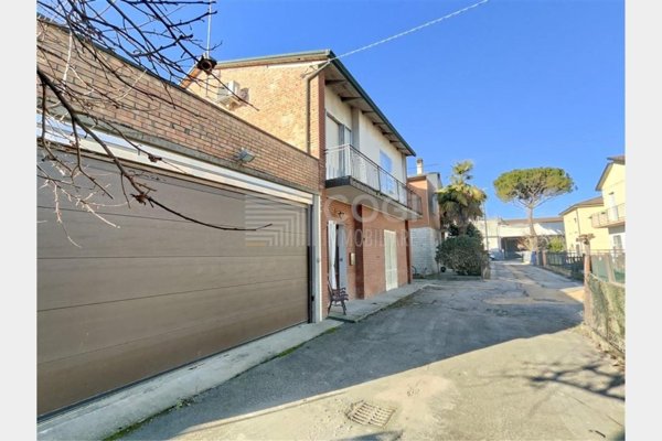 casa indipendente in vendita a Lugo