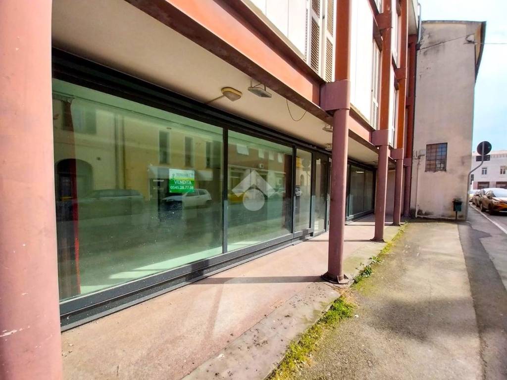 negozio in vendita a Lugo