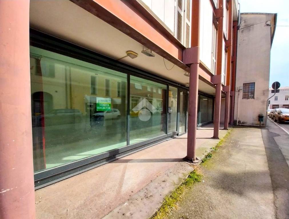 negozio in vendita a Lugo