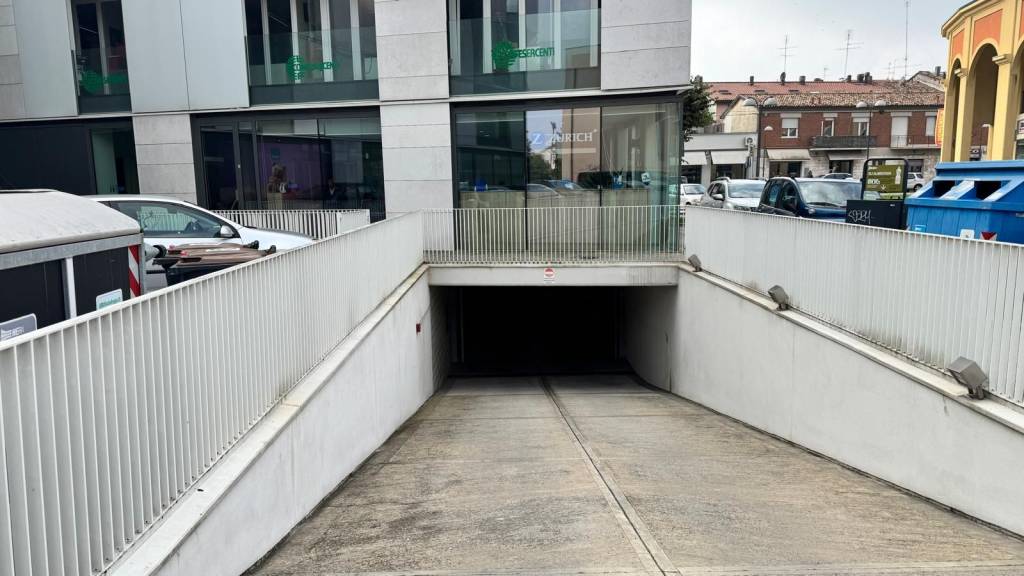 locale di sgombero in vendita a Lugo