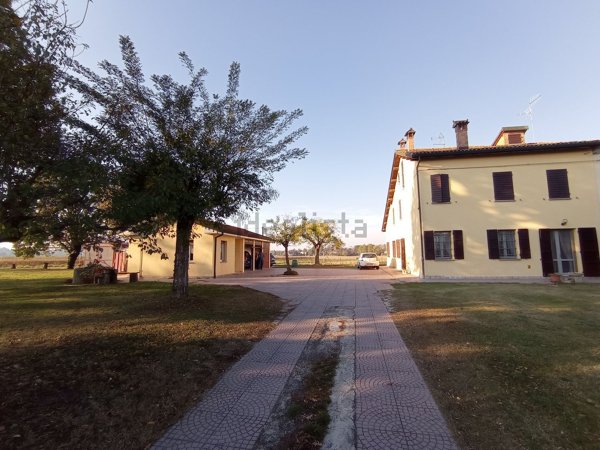 casa indipendente in vendita a Lugo in zona Voltana