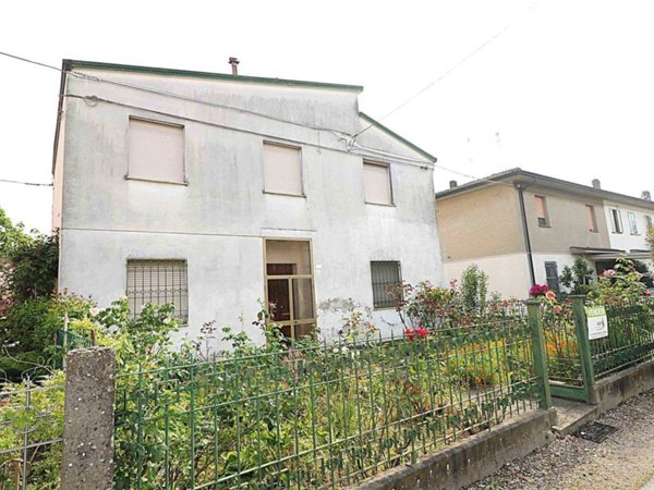 casa indipendente in vendita a Lugo in zona Voltana