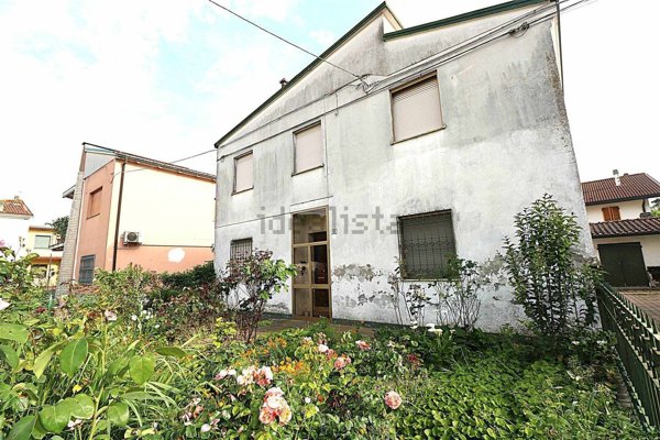 casa indipendente in vendita a Lugo in zona Voltana