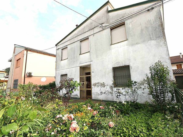 casa indipendente in vendita a Lugo in zona Voltana
