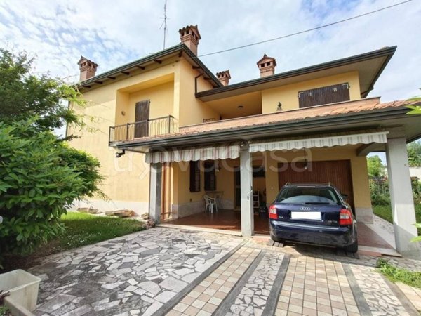 casa indipendente in vendita a Lugo in zona Voltana