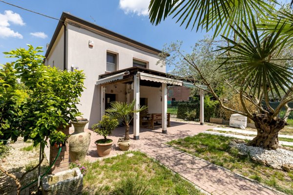 casa indipendente in vendita a Lugo