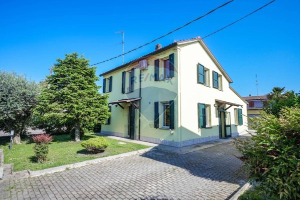 casa indipendente in vendita a Lugo in zona Voltana