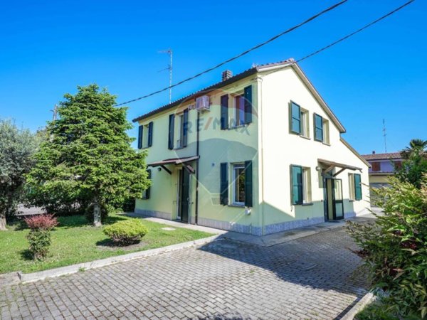 casa indipendente in vendita a Lugo in zona Voltana
