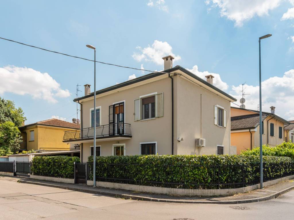 casa indipendente in vendita a Lugo