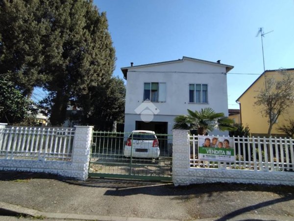 casa indipendente in vendita a Lugo