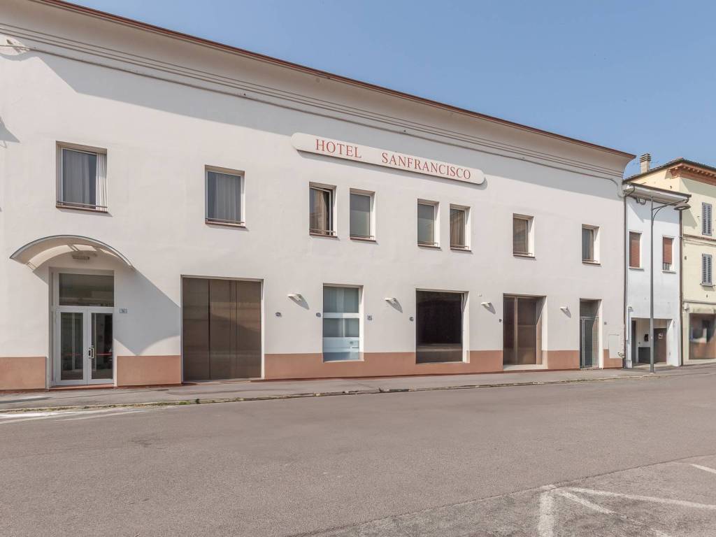 intera palazzina in vendita a Lugo