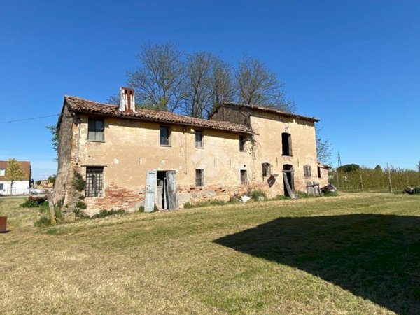 casale in vendita a Lugo
