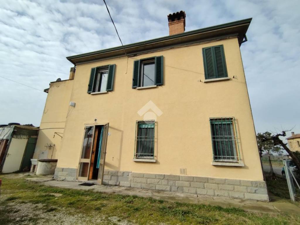casa indipendente in vendita a Lugo in zona Bizzuno