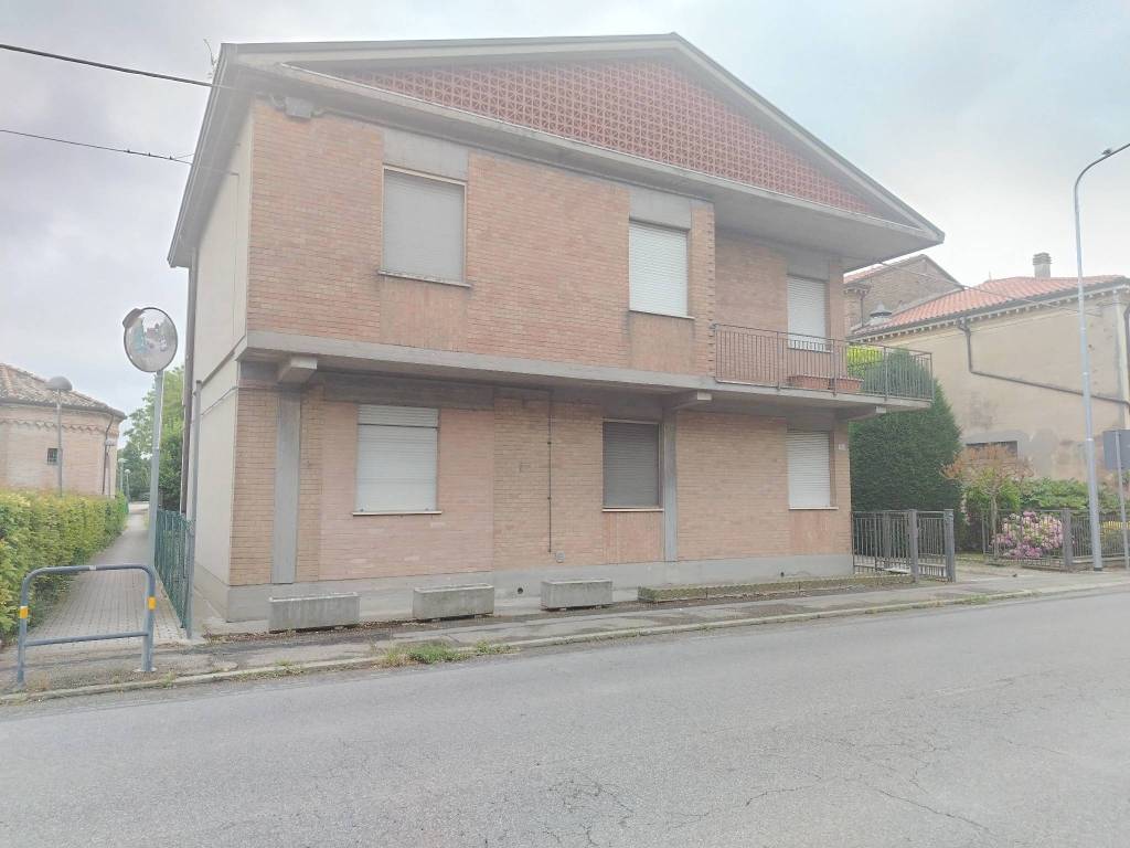 casa indipendente in vendita a Lugo in zona Villa San Martino