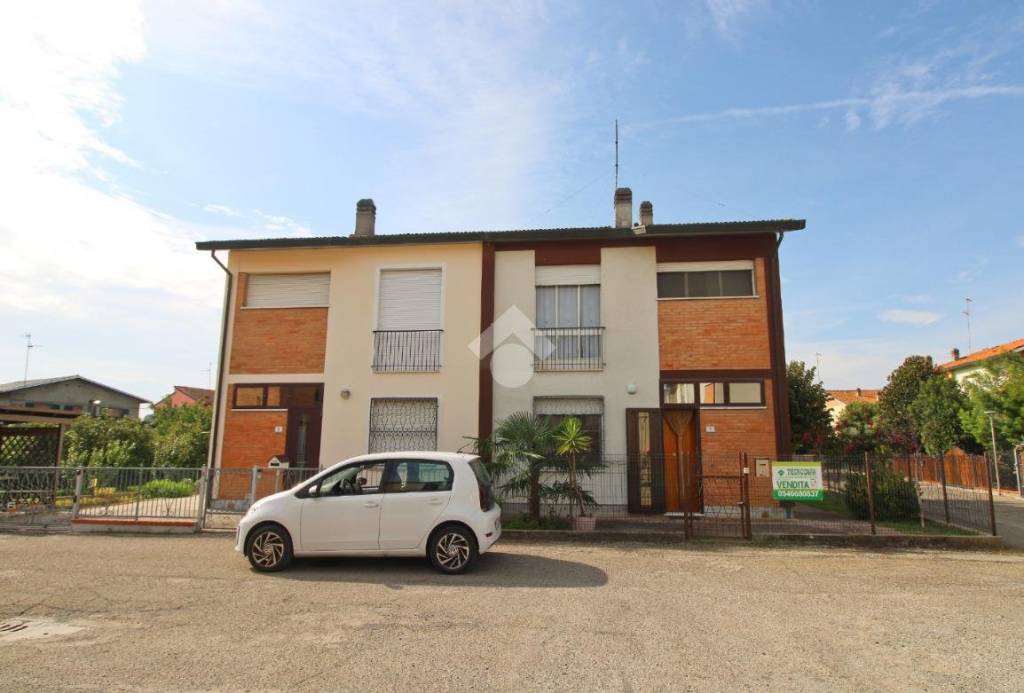 casa indipendente in vendita a Lugo in zona Voltana