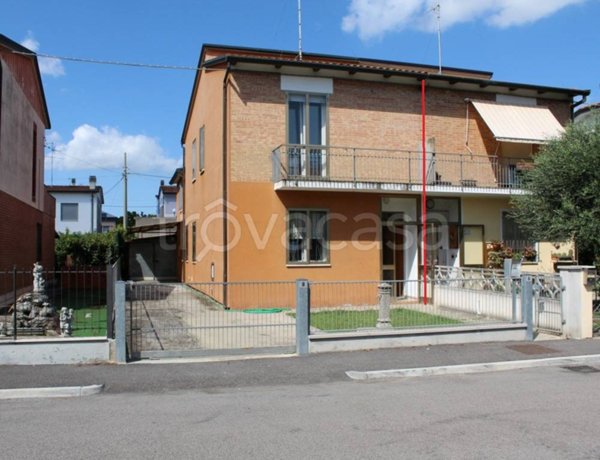 casa indipendente in vendita a Lugo
