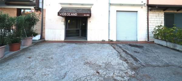 negozio in vendita a Lugo in zona Voltana