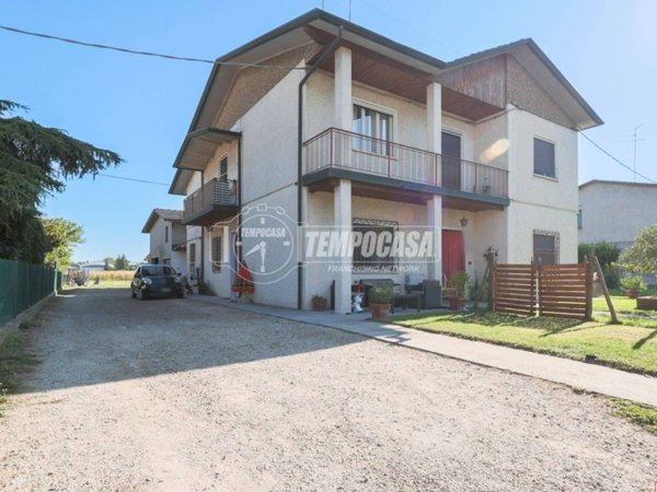 casa indipendente in vendita a Lugo