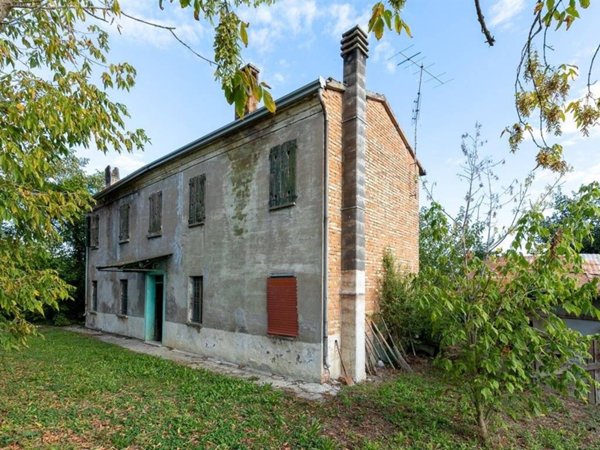 casa indipendente in vendita a Lugo