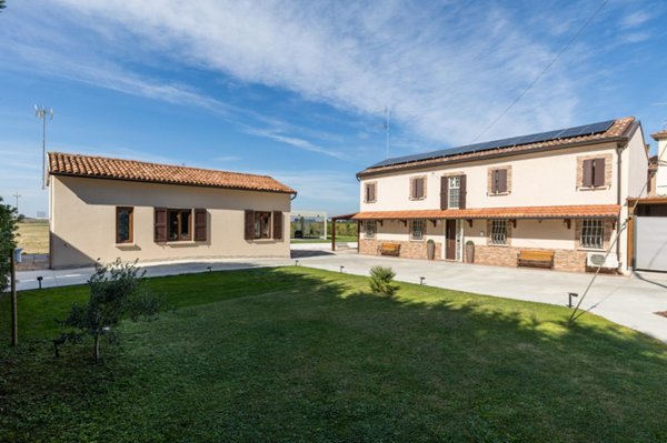 casa indipendente in vendita a Lugo in zona Giovecca