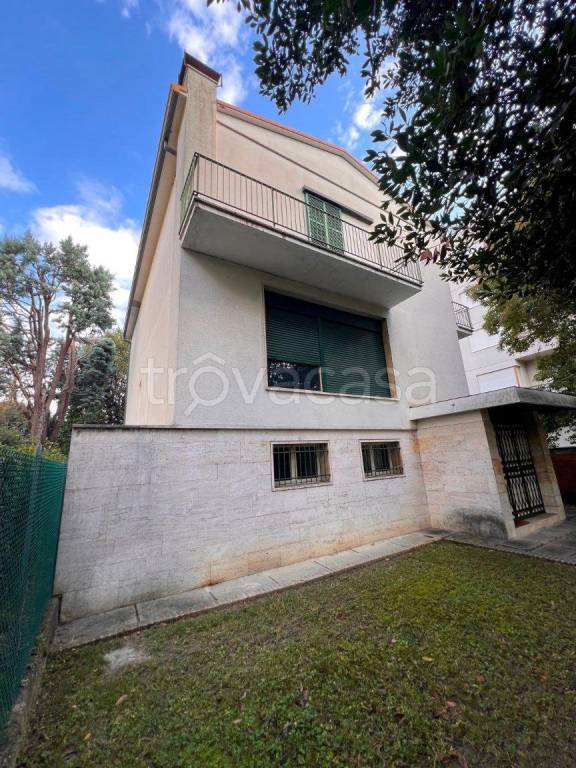 casa indipendente in vendita a Lugo