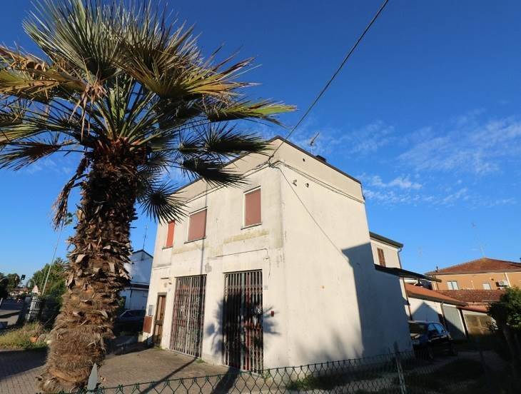 casa indipendente in vendita a Lugo in zona Voltana