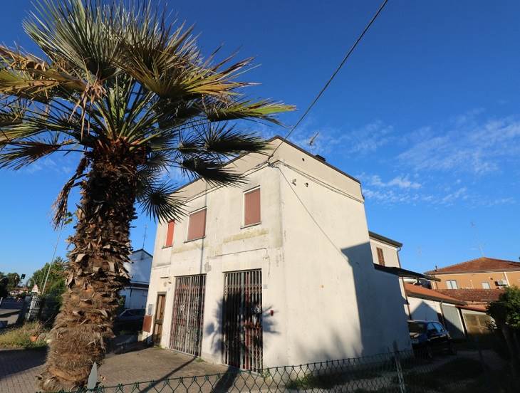 casa indipendente in vendita a Lugo in zona Voltana