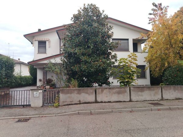 casa indipendente in vendita a Lugo in zona Villa San Martino