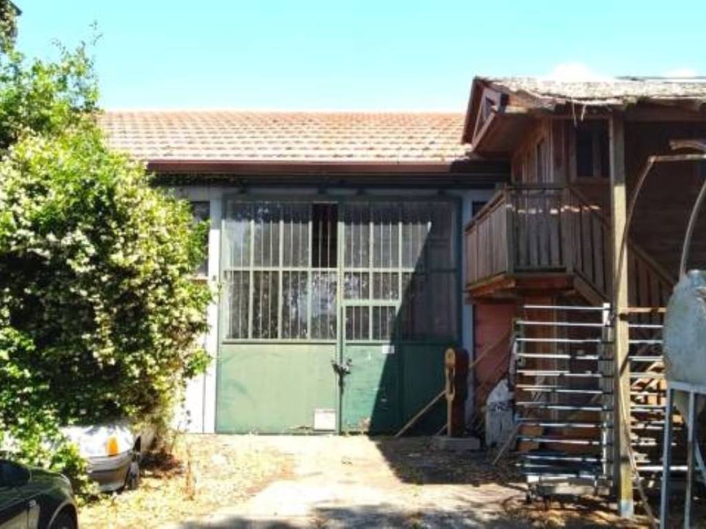 locale commerciale in vendita a Lugo