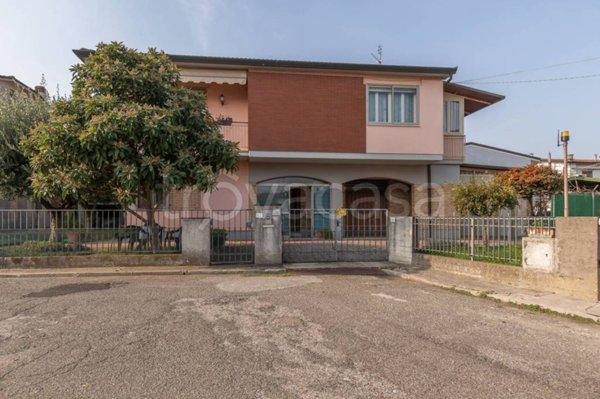 casa indipendente in vendita a Lugo