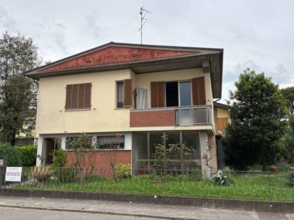 casa indipendente in vendita a Lugo