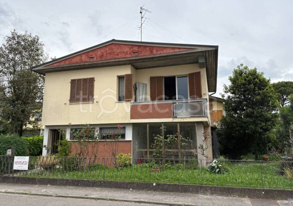 casa indipendente in vendita a Lugo
